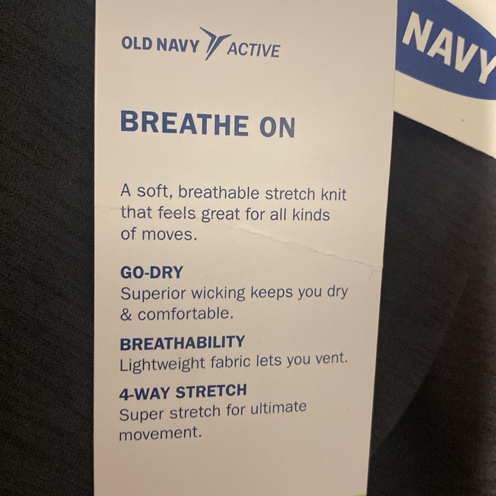 New Old Navy Breathe On top - Picture 6 of 6